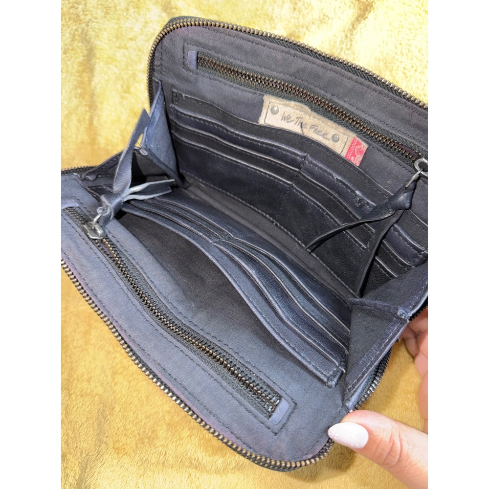 Free People We The Free Black Leather Zip Around Wallet Clutch Hand Strap - Picture 6 of 10